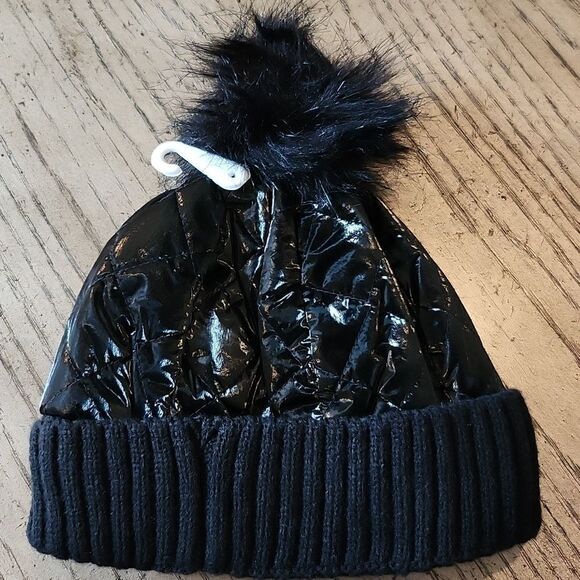 Puffer beanie quilted pom pom Juicy Couture NWT One Size - Picture 3 of 6